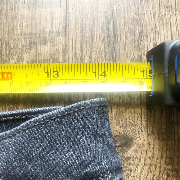 Levi’s Womens Size 30 Black Raw Hem Distressed High Rise 501 Cutoff Shorts - Picture 6 of 8